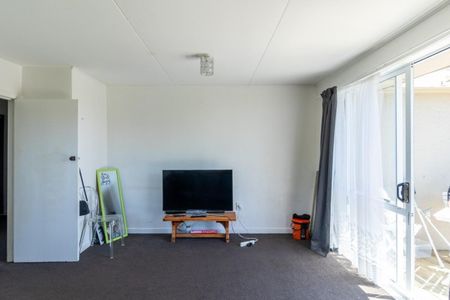 Tidy two bedroom property in Glengarry! - Photo 2