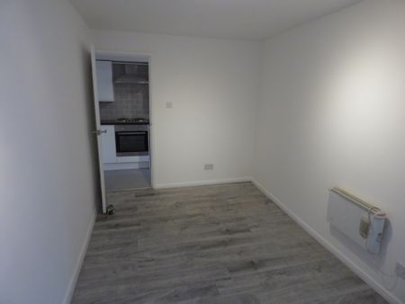 1 bedroom Flat for rent - Photo 2