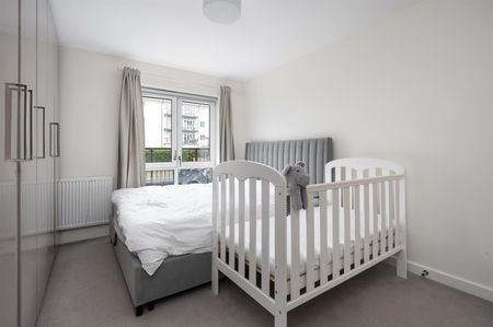 Chelsea Lodge, 5 Wintergreen Boulevard, West Drayton, Middlesex, UB7 - Photo 5