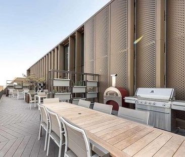 Vantage Point, Junction Road, Archway, N19 - Photo 2