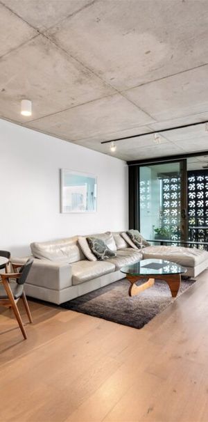 Fully Furnished River Front Two Bedroom Apartment with Two Car Parks - Photo 1