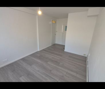 1 Bed Flat, Canadian Court, SE6 - Photo 3