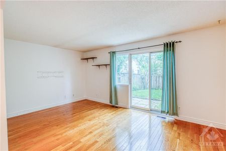 For Lease - 55 Royal Field Crescent, Barrhaven, Ontario - Photo 2