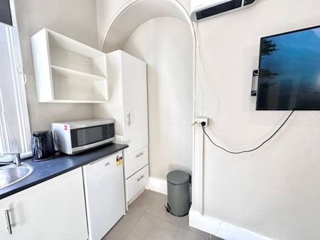 Ensuite Room for Rent in the Heart of Oxford Street - Photo 5