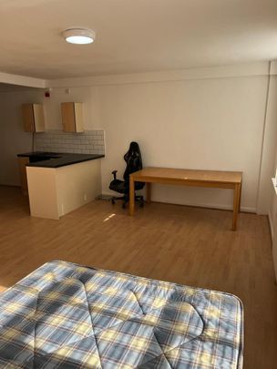 Studio to rent - Photo 1