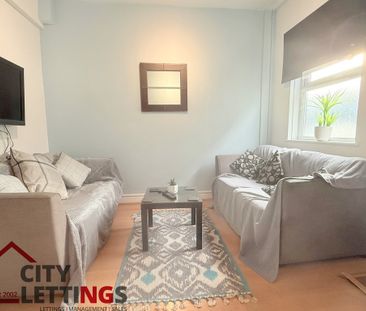 4 Bedroom Mid Terraced House - Photo 1