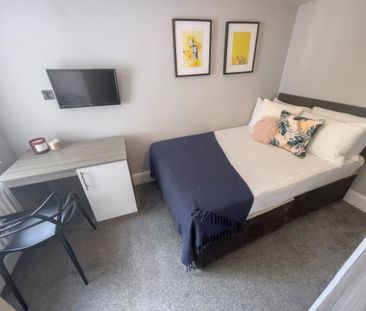 6 bedroom terraced house to rent - Photo 4