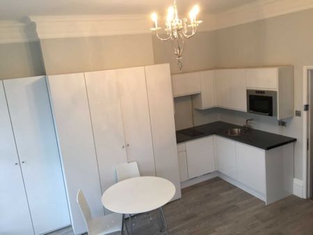 Price £1,350 pcm - Available 07/10/2026 - Furnished - Photo 4