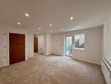 2 bedroom block of apartments to rent - Photo 2