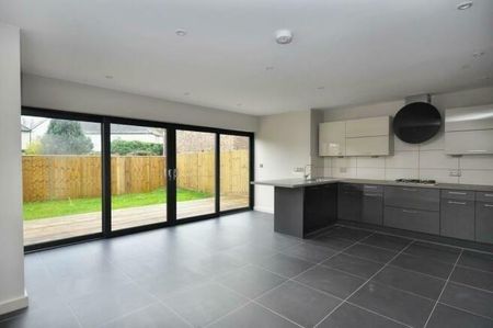 1 bedroom in a house share to rent - Photo 2