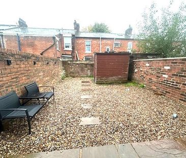 2 bedroom terraced house to rent - Photo 4