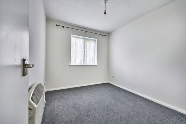 Available unfurnished from 18/12/2025 - Photo 1