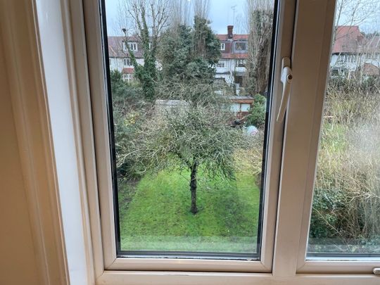 Studio Flat, Wycombe Gardens, NW11 - Photo 1