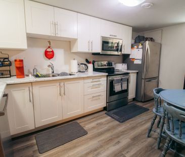 2 BEDROOMS LOWER UNIT IN ST. CATHARINES!!! - Photo 3