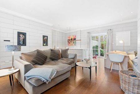3 bedroom mews to rent - Photo 3