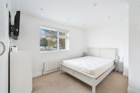 To Let 3 Bed House - Semi-Detached - Photo 2