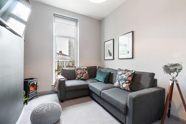 1 bedroom Flat To Let - Photo 1