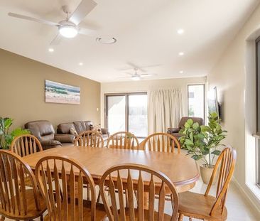 81 Alan Crescent, Eight Mile Plains QLD 4113 - House For Rent | Domain - Photo 2