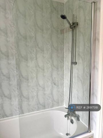 2 bedroom semi-detached house to rent - Photo 5