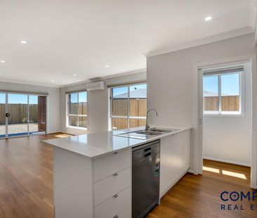 9 Molette Road, Sunbury VIC 3429 - House For Rent | Domain - Photo 6