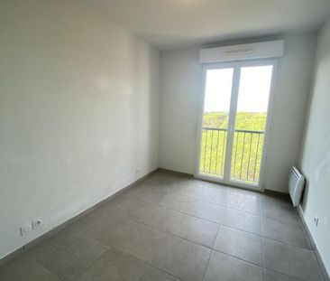Location Appartement 4 pièces 75m² FREJUS 83600 - Photo 3