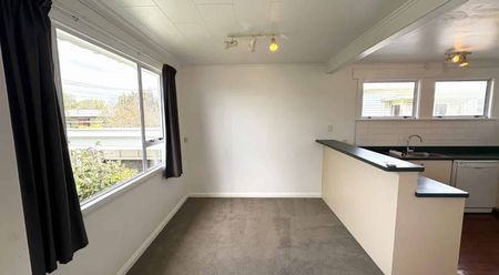 3 Bedroom, 1 Bathroom House. - Photo 4