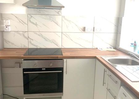 Carpenter Close - Photo 3