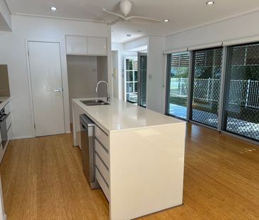 LARGE LOW MAINTENANCE TOWNHOUSE - IN POPULAR NORTHSHORE - Photo 6