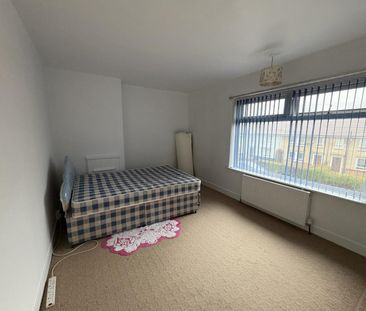 3 bedroom House To Let - Photo 2