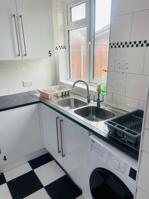 1 bedroom in a house share to rent - Photo 1