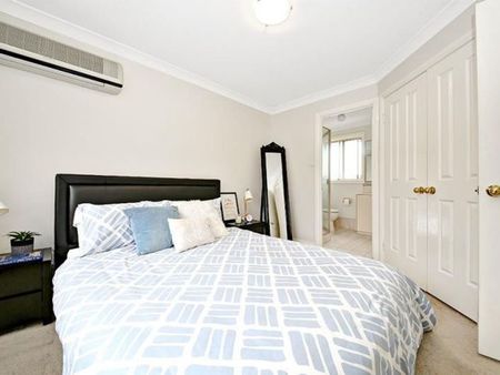 IMMACULATE & LOW MAINTENANCE - Photo 3