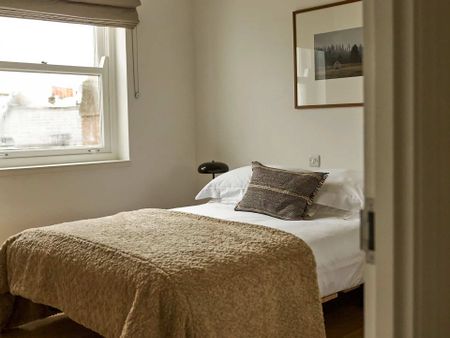 Penthouse with wrap-around terraces in Little Venice - Photo 4