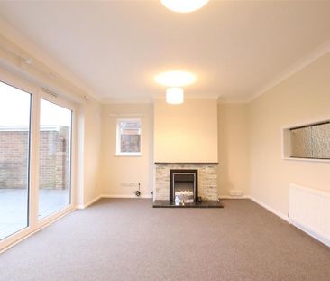 3 bedroom end of terrace house to rent - Photo 2