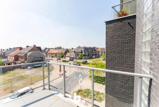 Ruim en lichtrijk appartement met 3 slaapkamers, zonneterras en garage - Photo 1