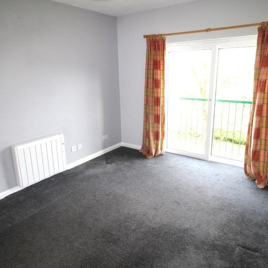 Fenchurch Road, Maidenbower, Crawley - Photo 1