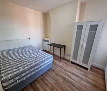 4 bedroom terraced house to rent - Photo 3