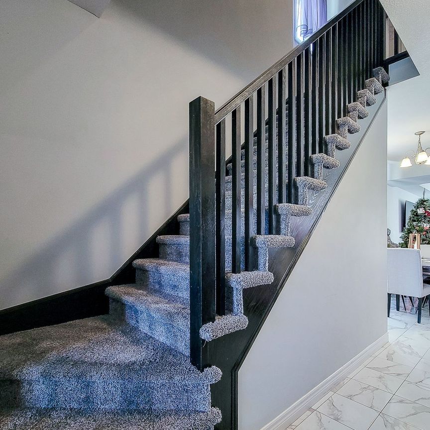 For Lease - 33 Fairgrounds Drive, Hamilton, Ontario - Photo 1