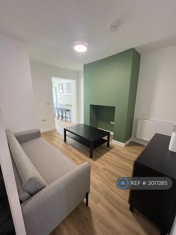 1 bedroom in a house share to rent - Photo 3