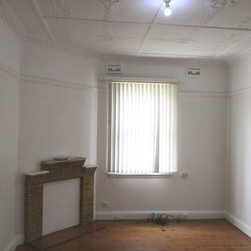 Cozy Family Home - Photo 2