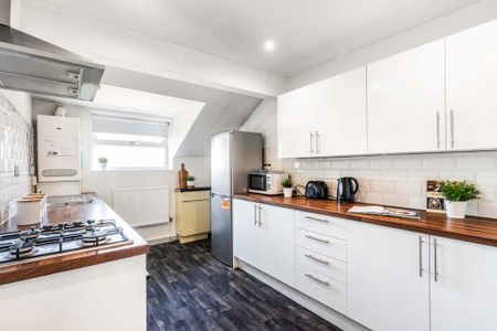 3 bedroom flat to rent - Photo 2