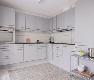 Attraktive 3.5 Zimmerwohnung mit verglastem Balkon - Photo 4