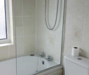 4 bedroom semi-detached house to rent - Photo 3