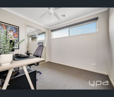 Low-Maintenance Townhouse in a Prime Craigieburn Location - Photo 6