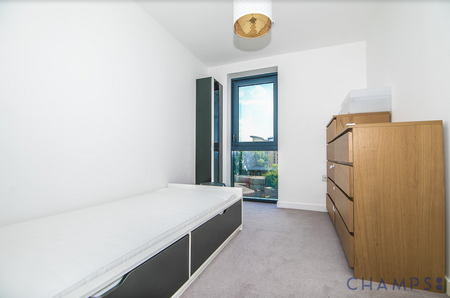 3 bedroom flat to rent - Photo 4