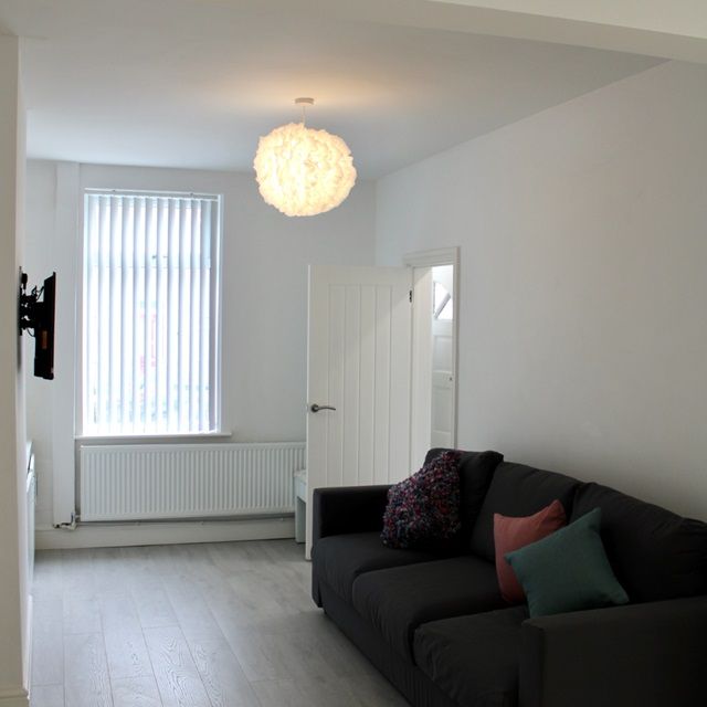 Room in a Shared House, Highfield Road, L13 - Photo 1