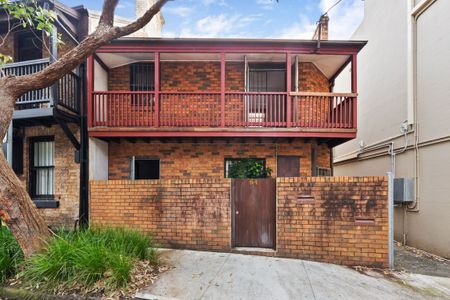 One Bedroom Apartment in the Heart of Redfern - Photo 2