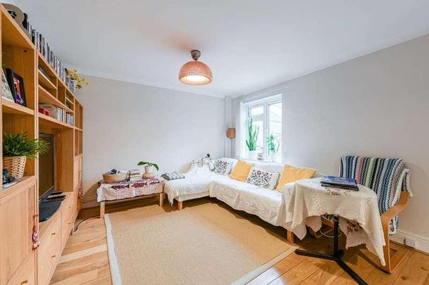 Deck Close, Canada Water, SE16 - Photo 1