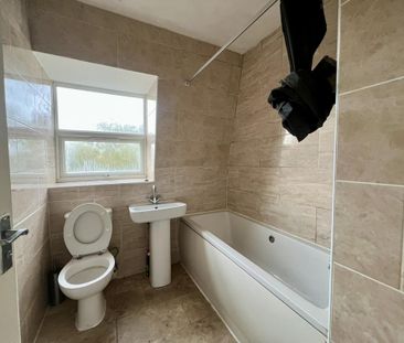 3 bedroom flat to rent - Photo 4