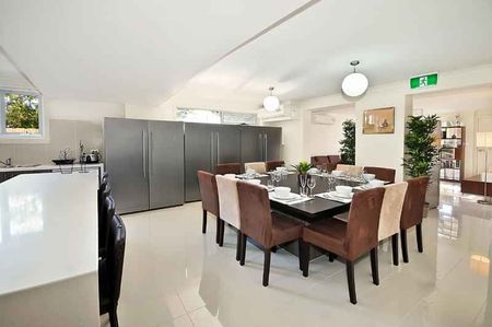 Room 8 (Ensuite) - Photo 4