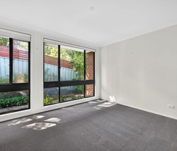 Conveniently located Winmalee home - Photo 2